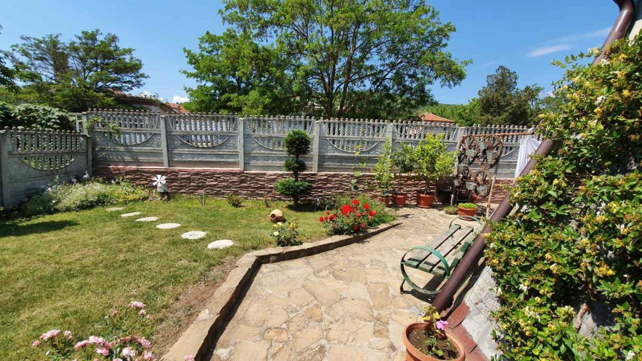 Marianas Guesthouse Obzor Buitenkant foto