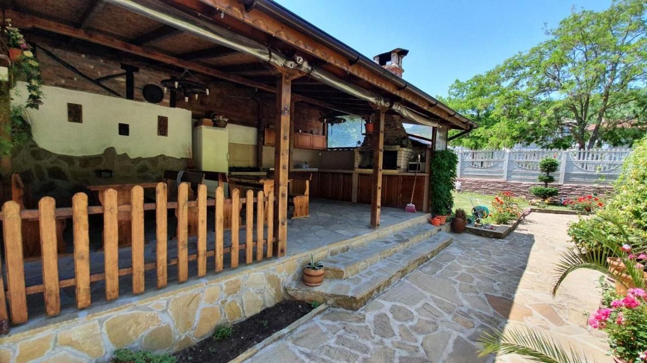 Marianas Guesthouse Obzor Buitenkant foto
