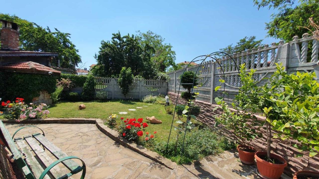 Marianas Guesthouse Obzor Buitenkant foto