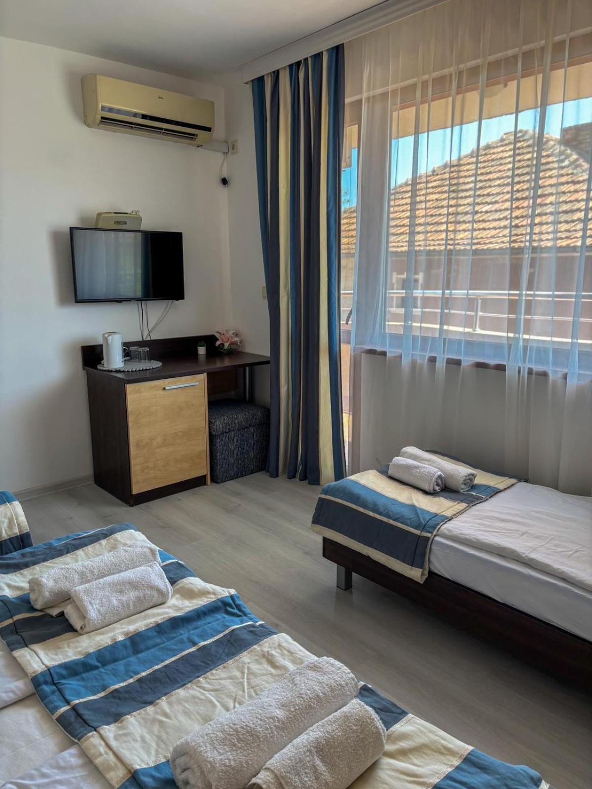 Marianas Guesthouse Obzor Buitenkant foto