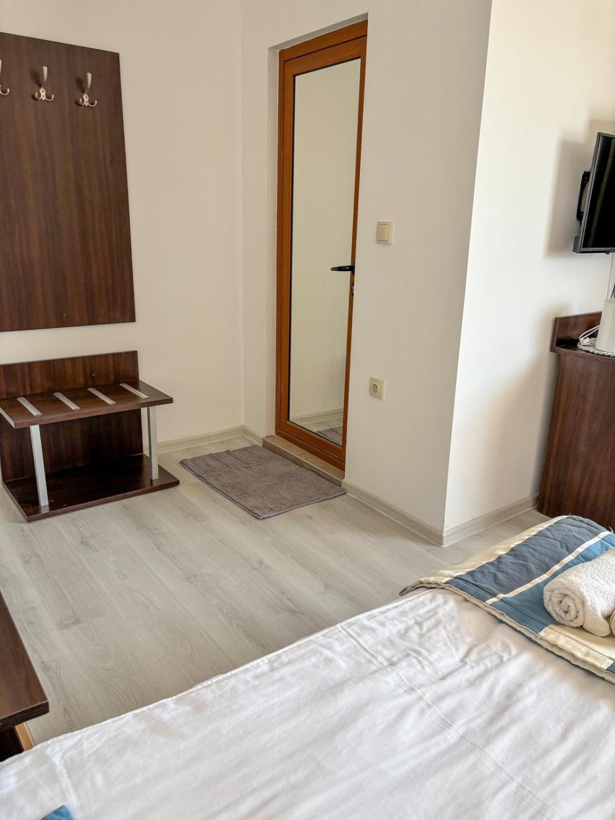 Marianas Guesthouse Obzor Buitenkant foto