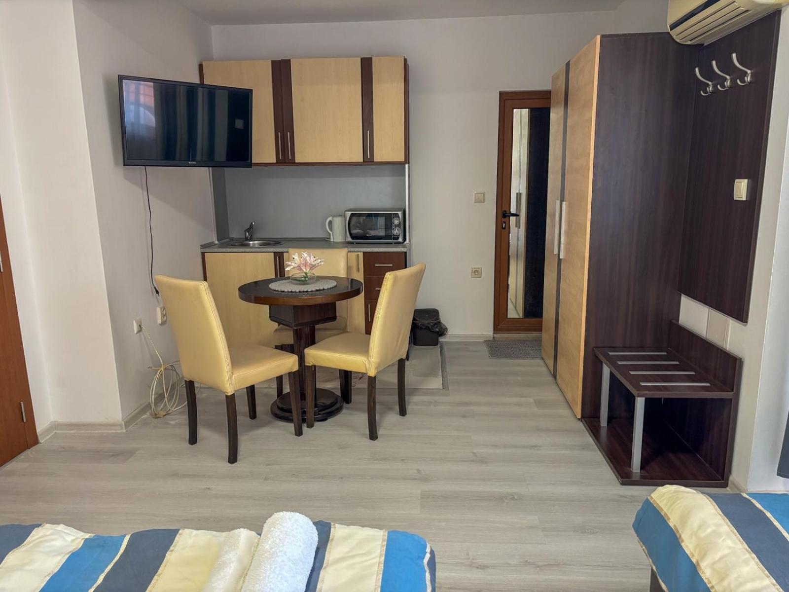 Marianas Guesthouse Obzor Buitenkant foto